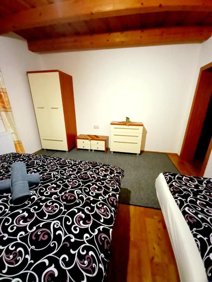 Apartman Erika - เบเชนยอวา ภายนอก รูปภาพ