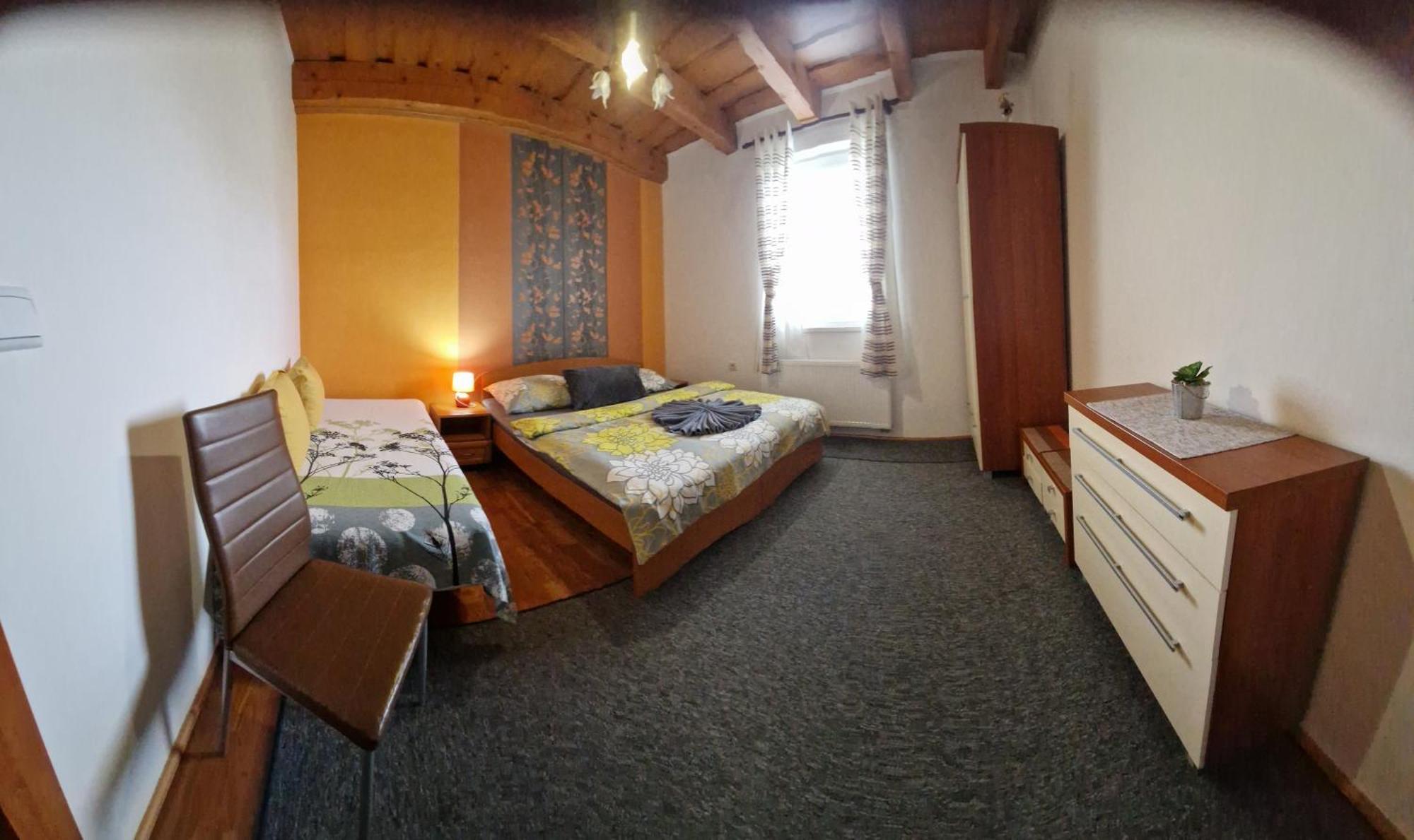 Apartman Erika - เบเชนยอวา ภายนอก รูปภาพ